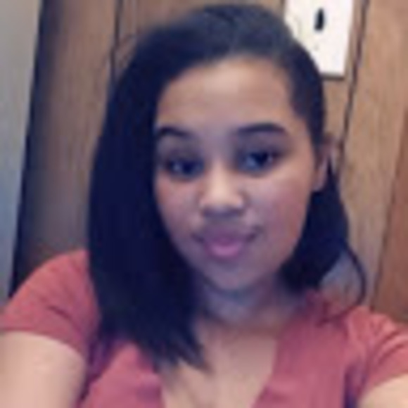 Meet your Posher, Daniella - Picture 1 of 1